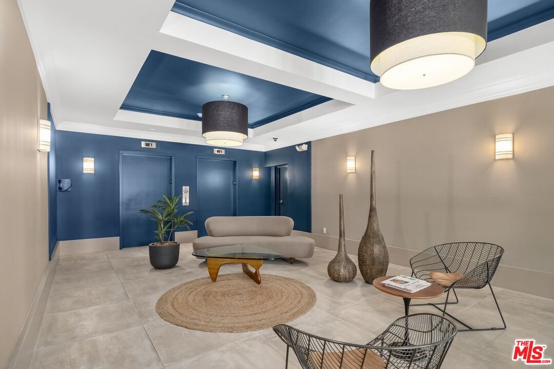 Los Angeles, California, 90004, United States, 2 Bedrooms Bedrooms, ,2 BathroomsBathrooms,Residential,For Sale,1885351