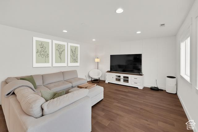 Syracuse, Utah, 84075, United States, 3 Bedrooms Bedrooms, ,3 BathroomsBathrooms,Residential,For Sale,1927816