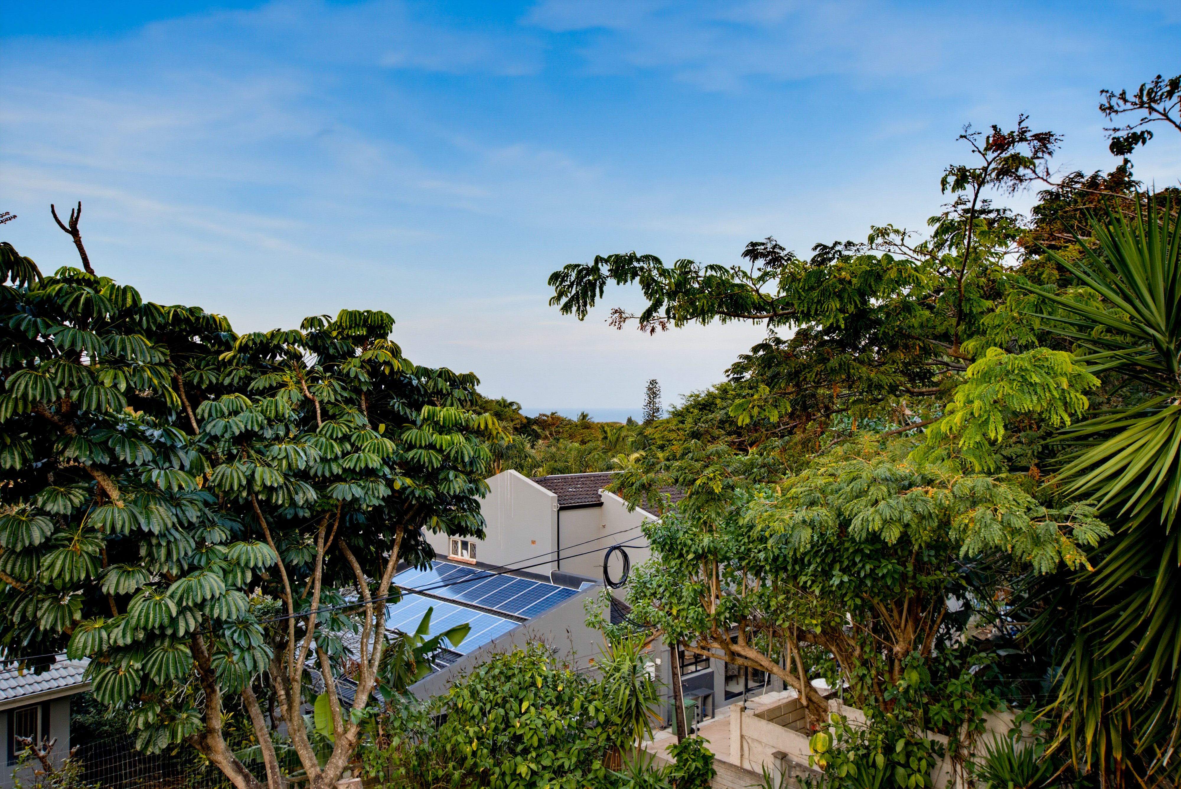  Spacious 5 Bedroom Split-Level Family Home with Pool - 物件實景