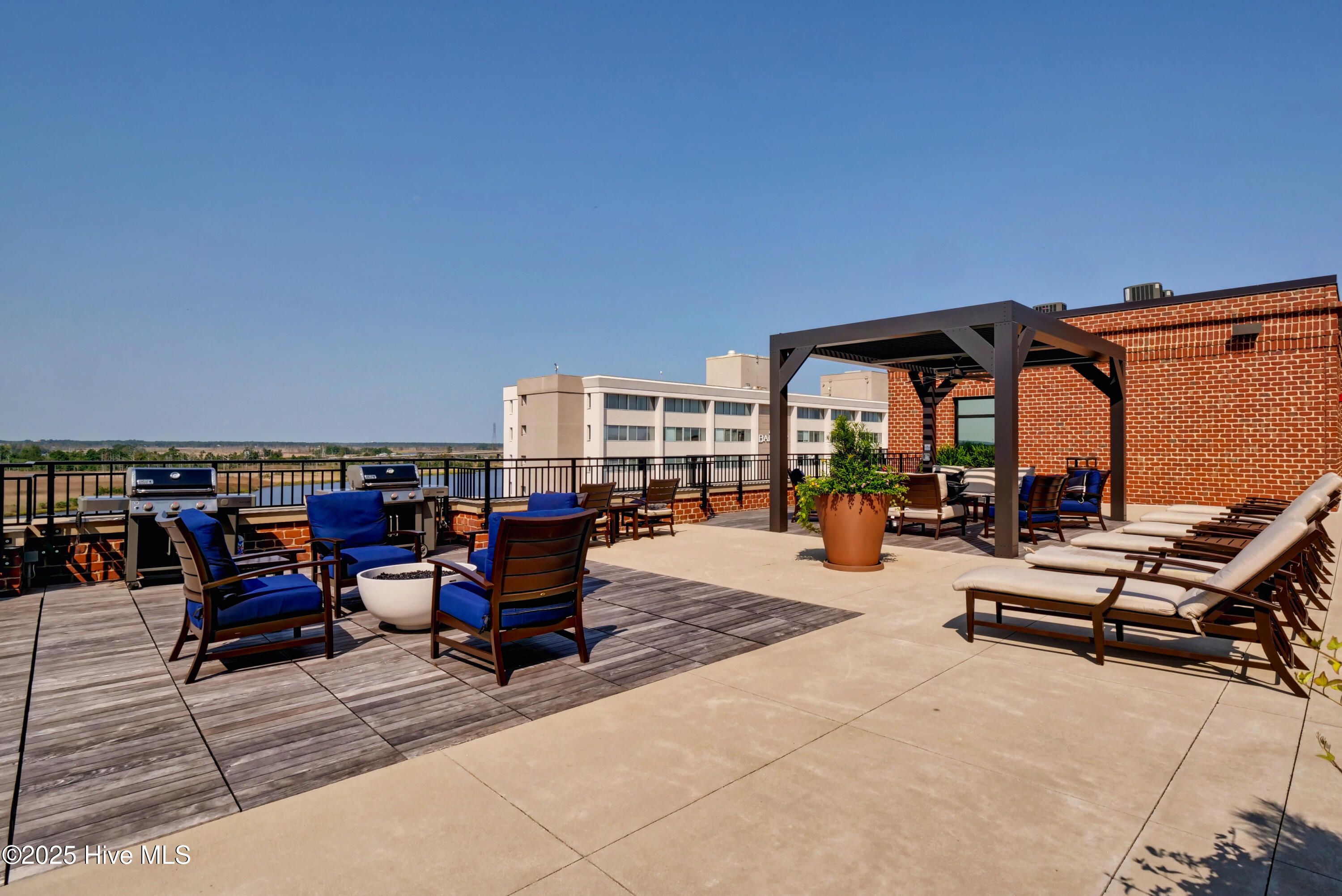 Wilmington, North Carolina, 28401, United States, 1 Bedroom Bedrooms, ,2 BathroomsBathrooms,Residential,For Sale,1705504