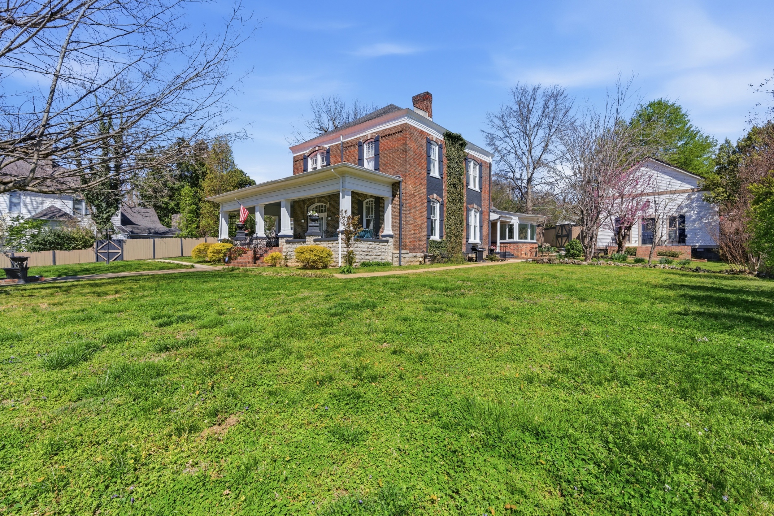  404 Washington Street East, Fayetteville, TN 37334 - 物件實景