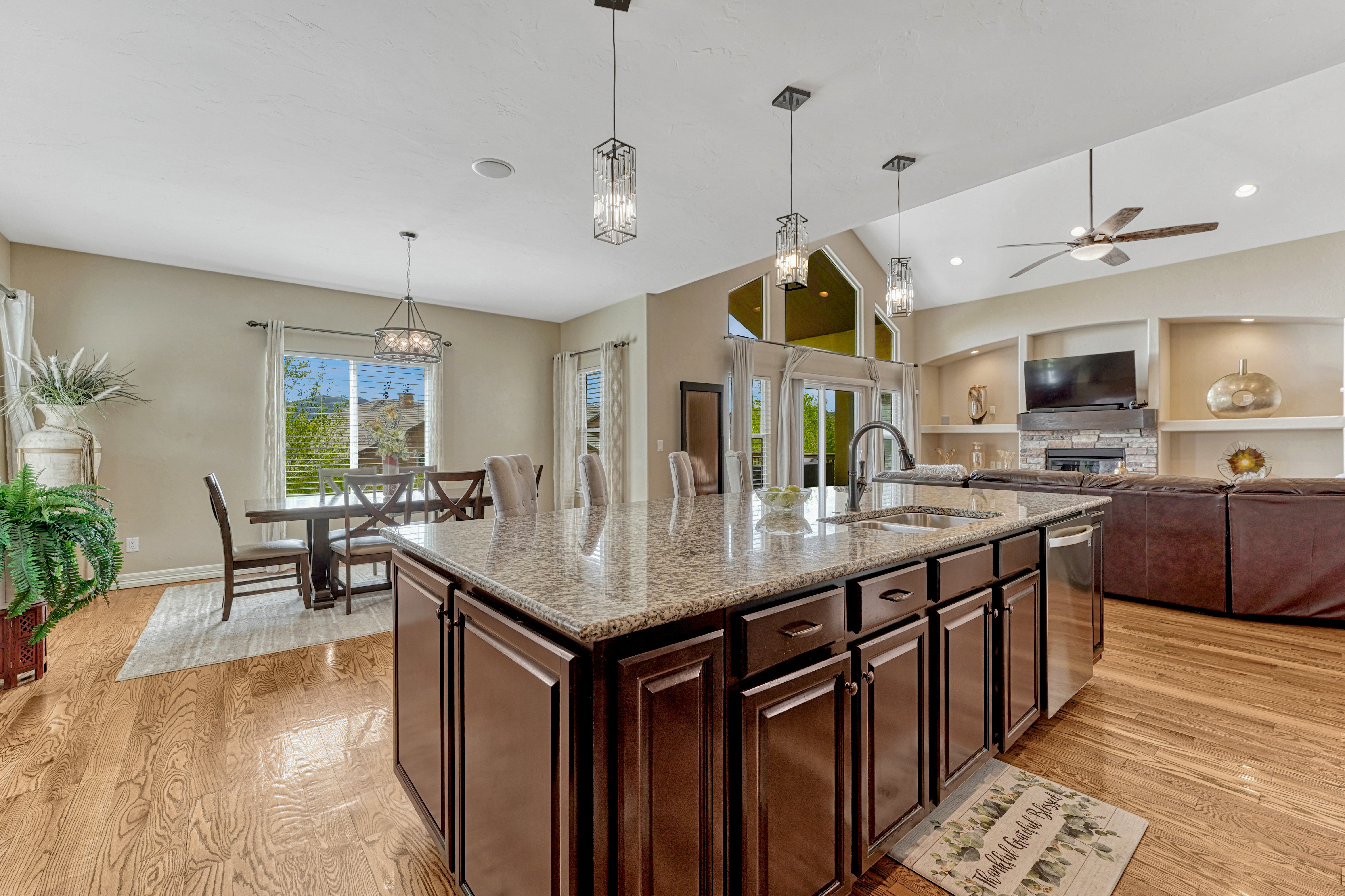  Elevated Living with Unmatched Pikes Peak Views in Flying Horse - 物件實景