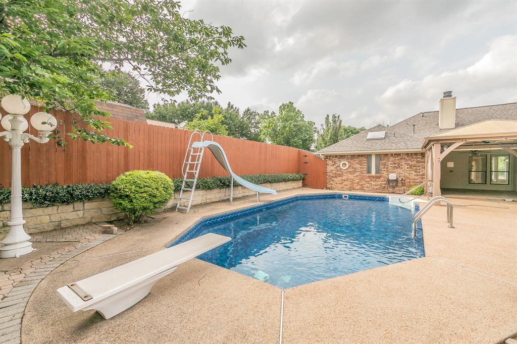 Bedford, Texas, 76021, United States, 3 Bedrooms Bedrooms, ,2 BathroomsBathrooms,Residential,For Sale,1942706