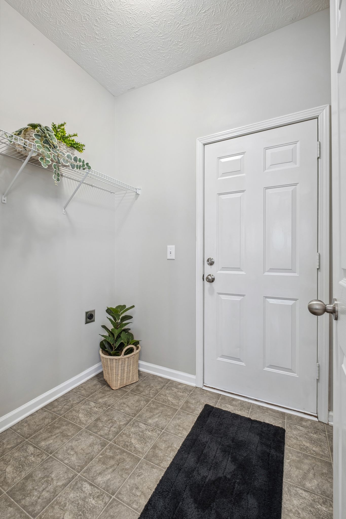 Hendersonville, Tennessee, 37075, United States, 4 Bedrooms Bedrooms, ,3 BathroomsBathrooms,Residential,For Sale,1819324
