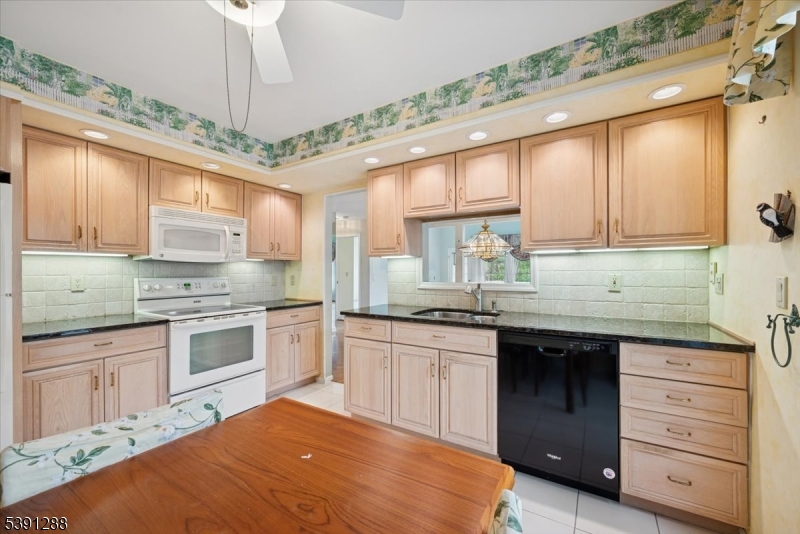 Bedminster Twp., New Jersey, 07921, United States, 2 Bedrooms Bedrooms, ,4 BathroomsBathrooms,Residential,For Sale,1988060