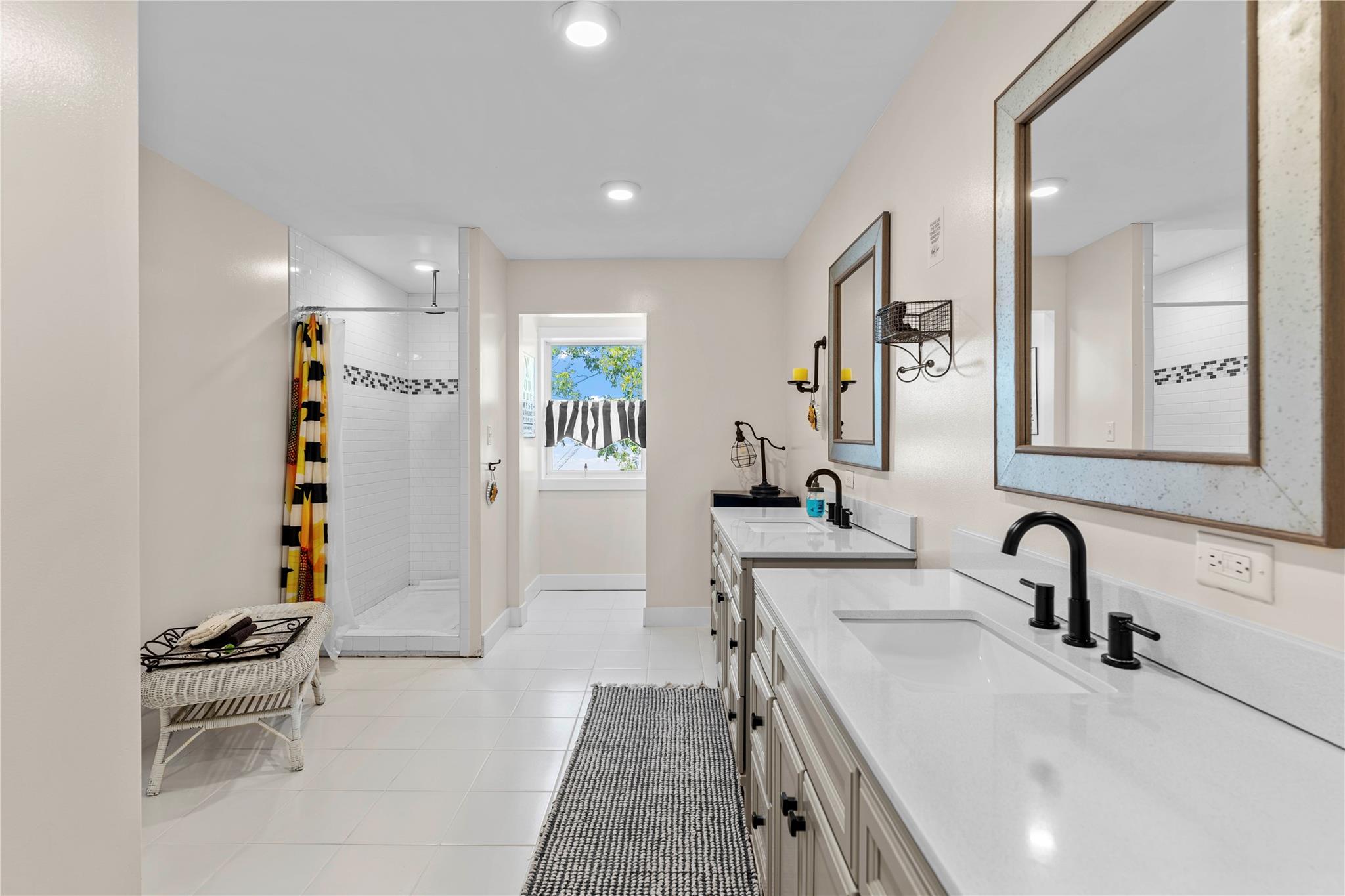 Canton, Texas, 75103, United States, 5 Bedrooms Bedrooms, ,3 BathroomsBathrooms,Residential,For Sale,1976221