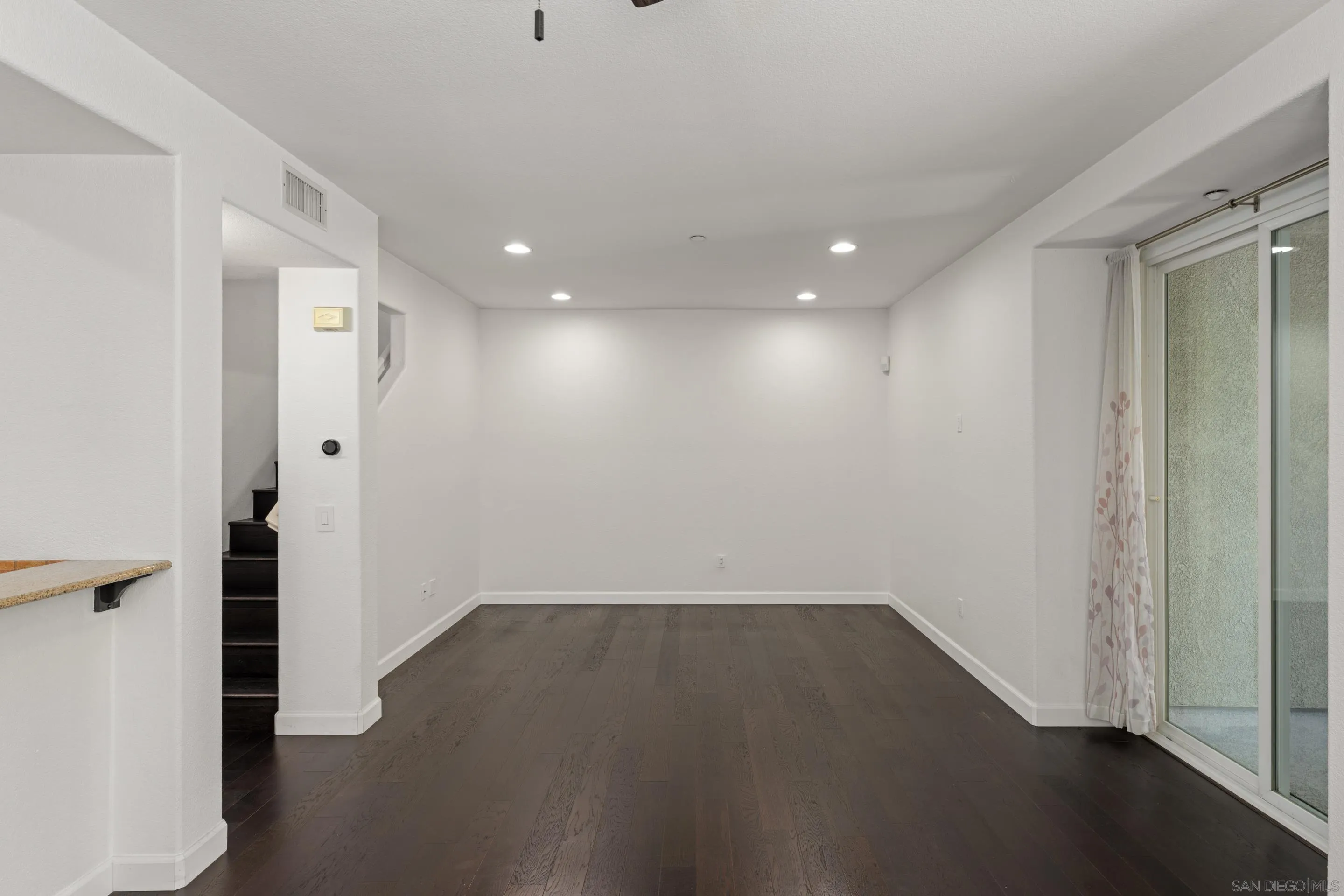 San Diego, California, 92123, United States, 2 Bedrooms Bedrooms, ,2 BathroomsBathrooms,Residential,For Sale,1939534