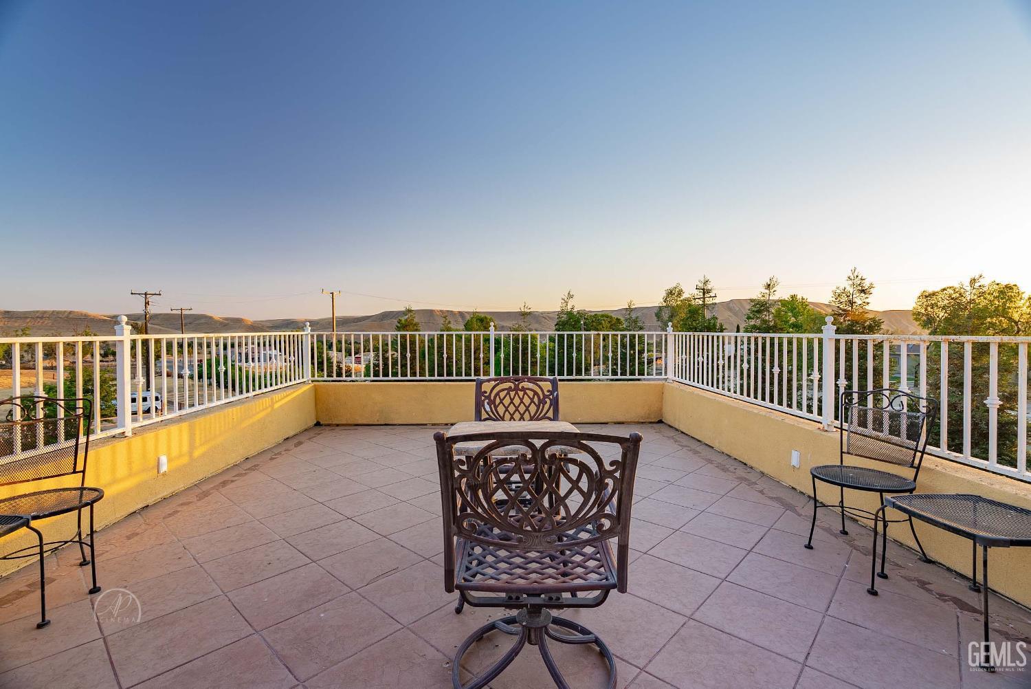 Bakersfield, California, 93308, United States, 4 Bedrooms Bedrooms, ,5 BathroomsBathrooms,Residential,For Sale,1992415