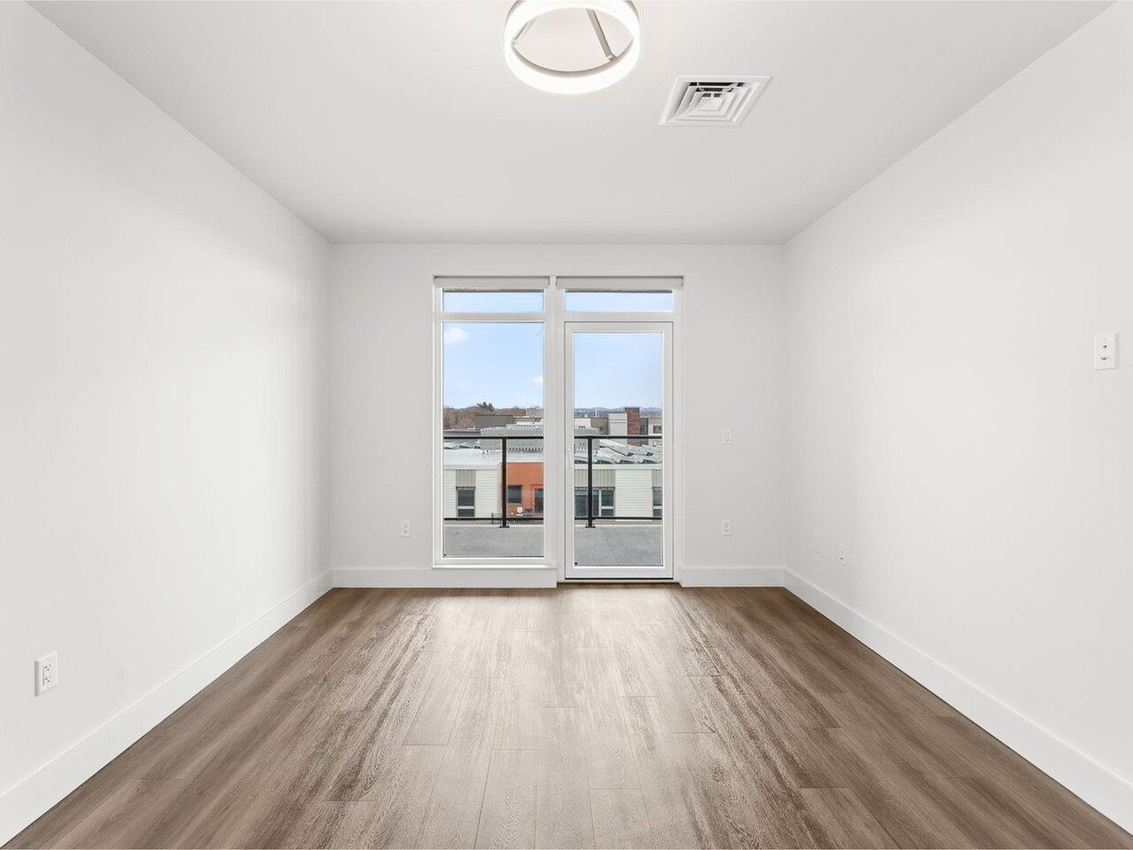 Burlington, Vermont, 05401, United States, 2 Bedrooms Bedrooms, ,1 BathroomBathrooms,Residential,For Sale,1777939
