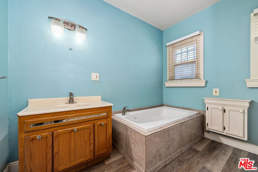 Los Angeles, California, 90004, United States, 3 Bedrooms Bedrooms, ,1 BathroomBathrooms,Residential,For Sale,1896510