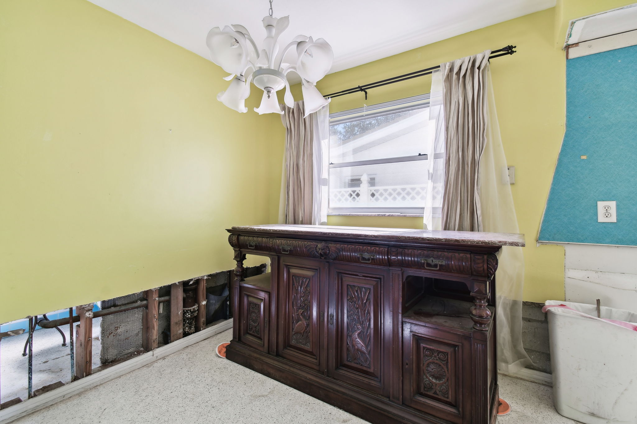 Madeira Beach, Florida, 33708, United States, 3 Bedrooms Bedrooms, ,2 BathroomsBathrooms,Residential,For Sale,1943278