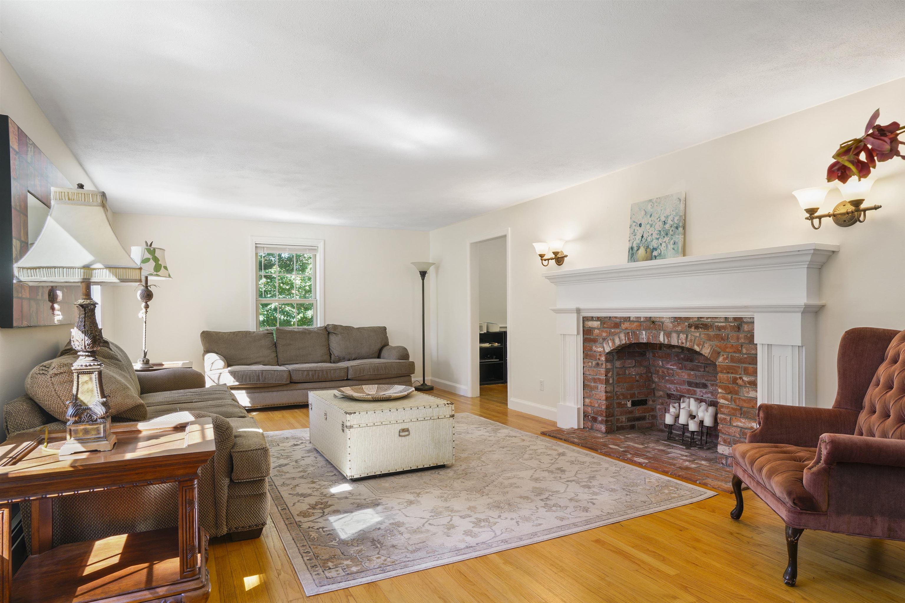 Plaistow, New Hampshire, 03865, United States, 4 Bedrooms Bedrooms, ,3 BathroomsBathrooms,Residential,For Sale,1987491