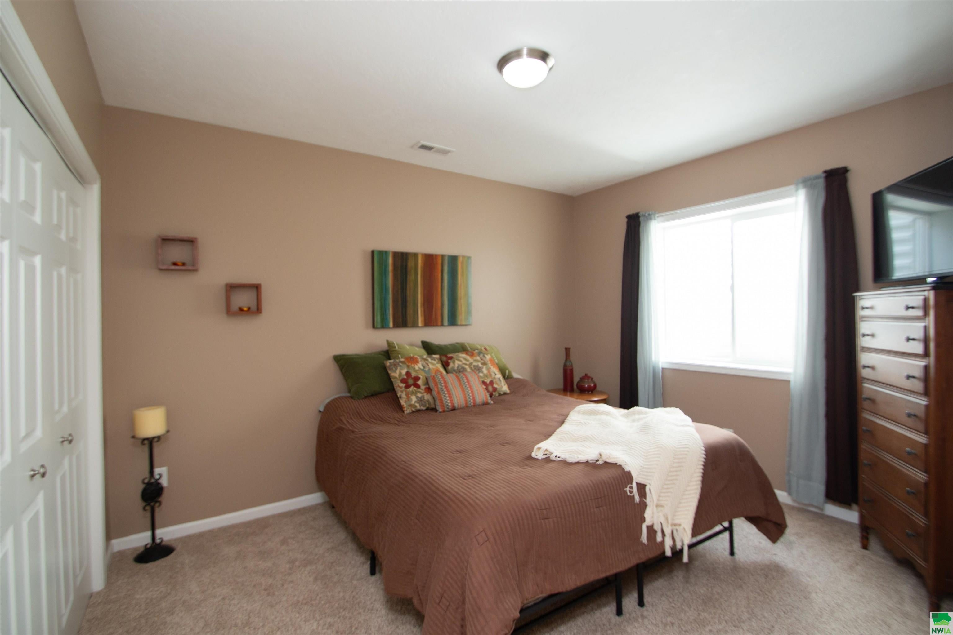 Dakota Dunes, South Dakota, 57049, United States, 4 Bedrooms Bedrooms, ,3 BathroomsBathrooms,Residential,For Sale,1937914