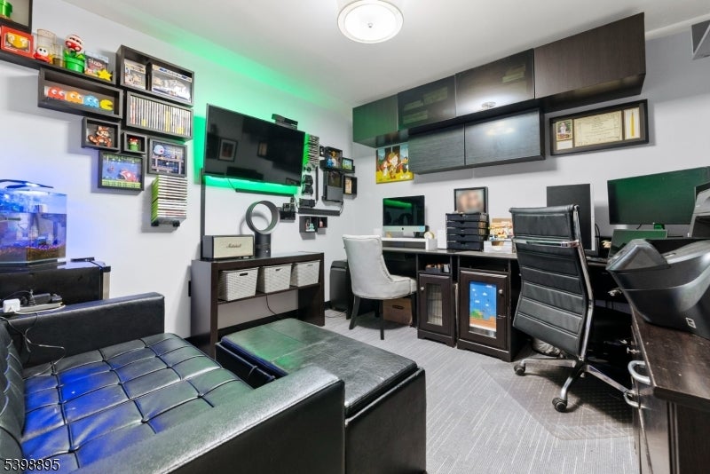 West Orange Twp., New Jersey, 07052, United States, 3 Bedrooms Bedrooms, ,3 BathroomsBathrooms,Residential,For Sale,2002469