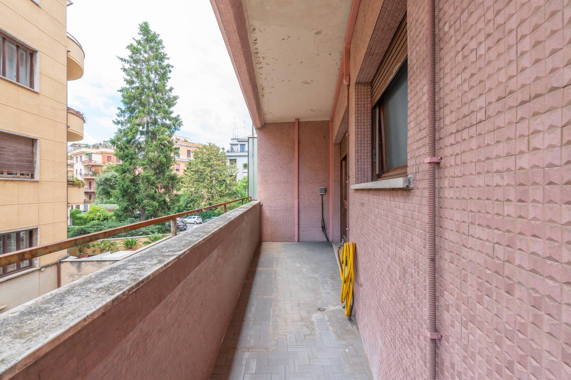 Roma, Roma, 00100, IT, 4 Bedrooms Bedrooms, ,2 BathroomsBathrooms,Residential,For Sale,1836935