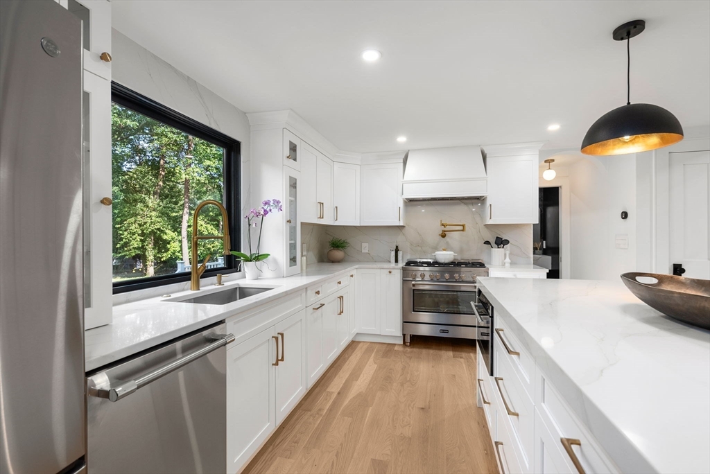 Hopkinton, Massachusetts, 01748, United States, 5 Bedrooms Bedrooms, ,4 BathroomsBathrooms,Residential,For Sale,1947956