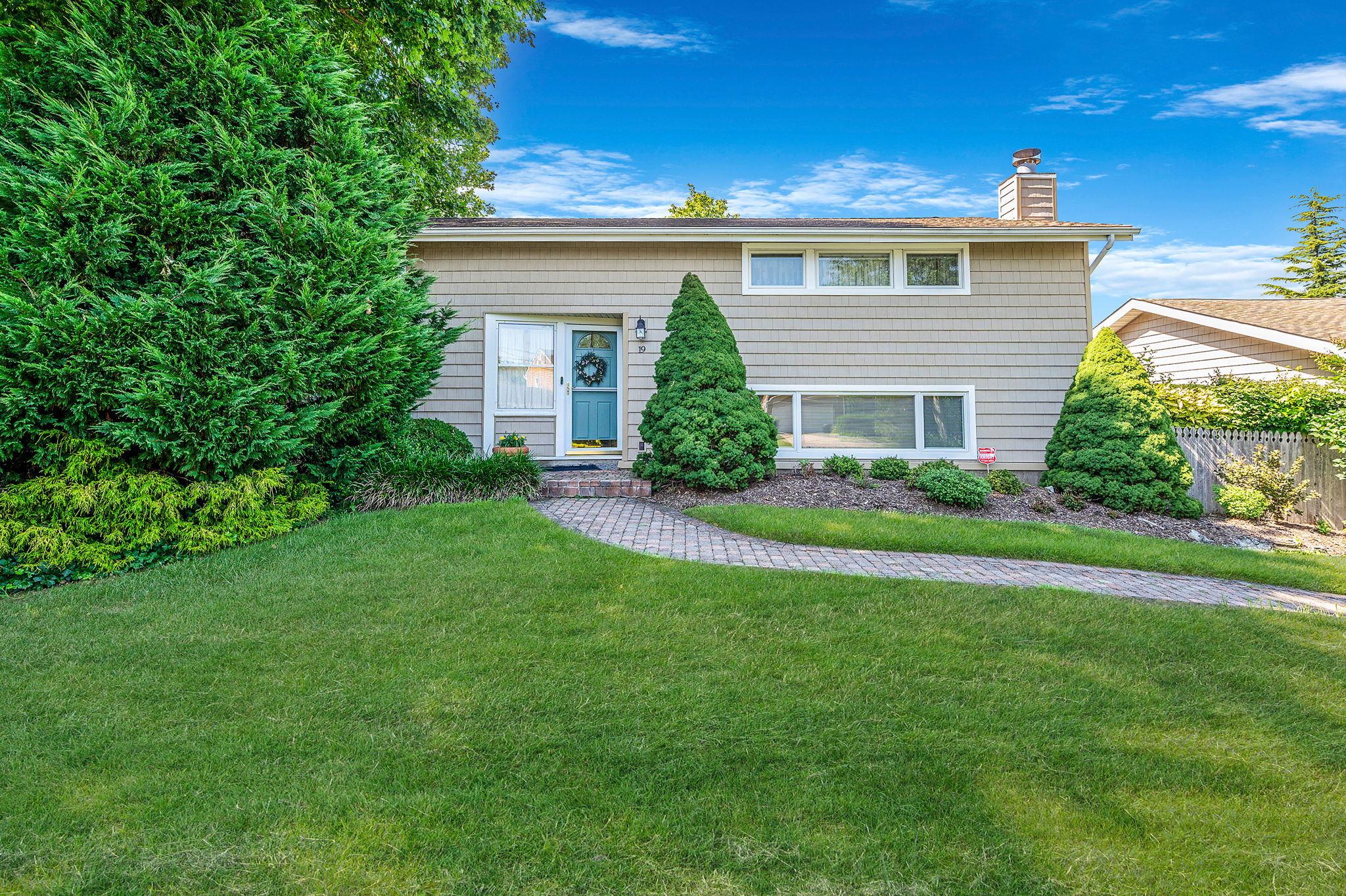 Babylon, New York, 11702, United States, 4 Bedrooms Bedrooms, ,3 BathroomsBathrooms,Residential,For Sale,1921676