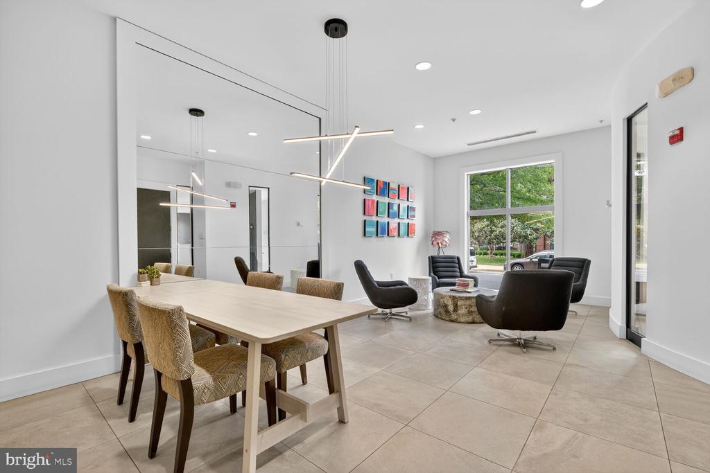 Arlington, Virginia, 22201, United States, 2 Bedrooms Bedrooms, ,2 BathroomsBathrooms,Residential,For Sale,1927773