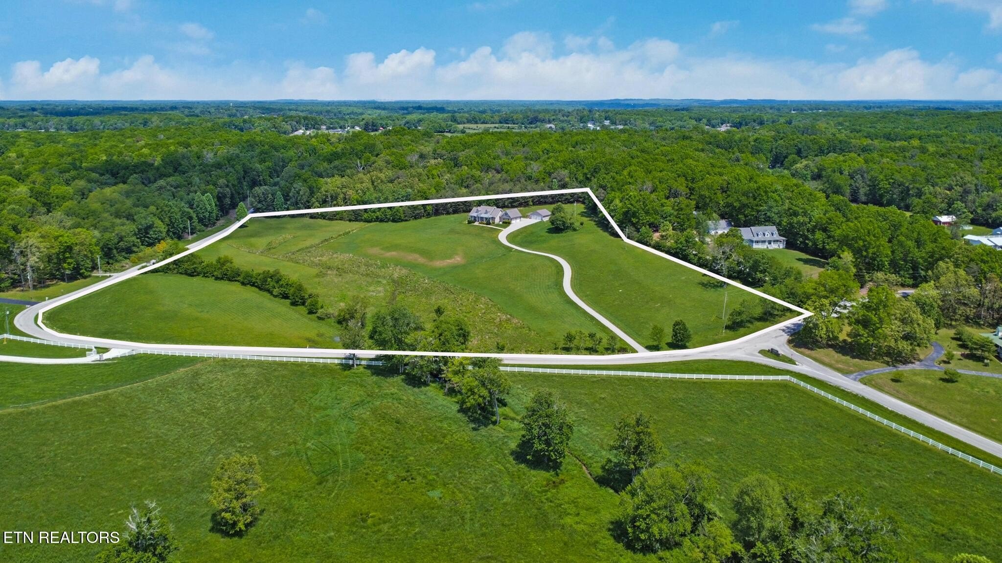 Crossville, Tennessee, 38555, United States, 3 Bedrooms Bedrooms, ,4 BathroomsBathrooms,Residential,For Sale,1977944