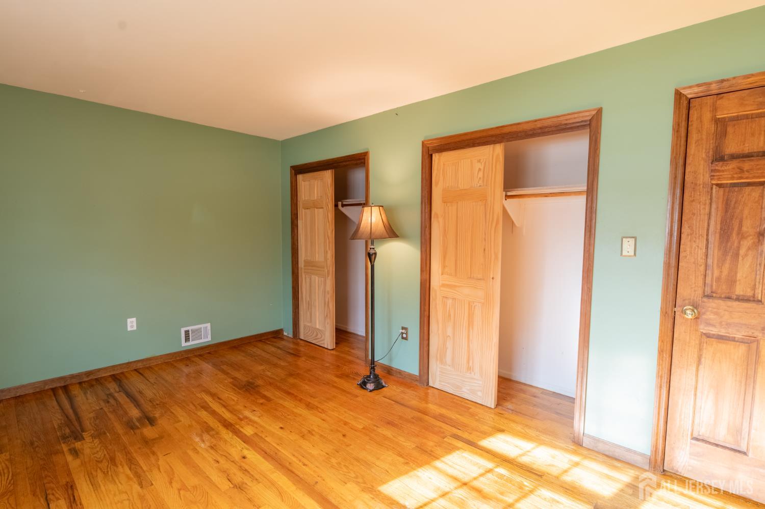 East Brunswick, New Jersey, 08816, United States, 3 Bedrooms Bedrooms, ,2 BathroomsBathrooms,Residential,For Sale,2002265