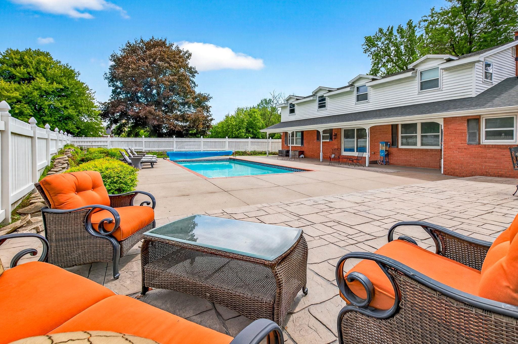 Hortonville, Wisconsin, 54944-9435, United States, 5 Bedrooms Bedrooms, ,4 BathroomsBathrooms,Residential,For Sale,1977478