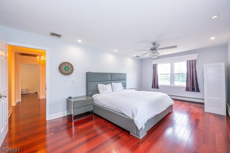 Wayne Twp., New Jersey, 07470, United States, 4 Bedrooms Bedrooms, ,3 BathroomsBathrooms,Residential,For Sale,2049437