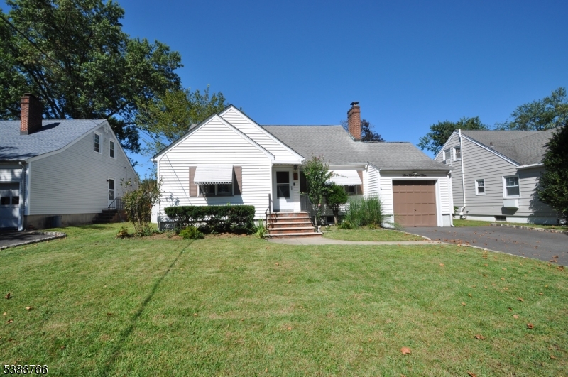 Burlington, Springfield Township`, New Jersey, 07081, United States, 4 Bedrooms Bedrooms, ,3 BathroomsBathrooms,Residential,For Sale,1979460