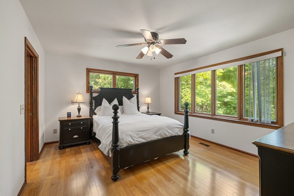 Hayesville, North Carolina, 28904, United States, 4 Bedrooms Bedrooms, ,3 BathroomsBathrooms,Residential,For Sale,1983096