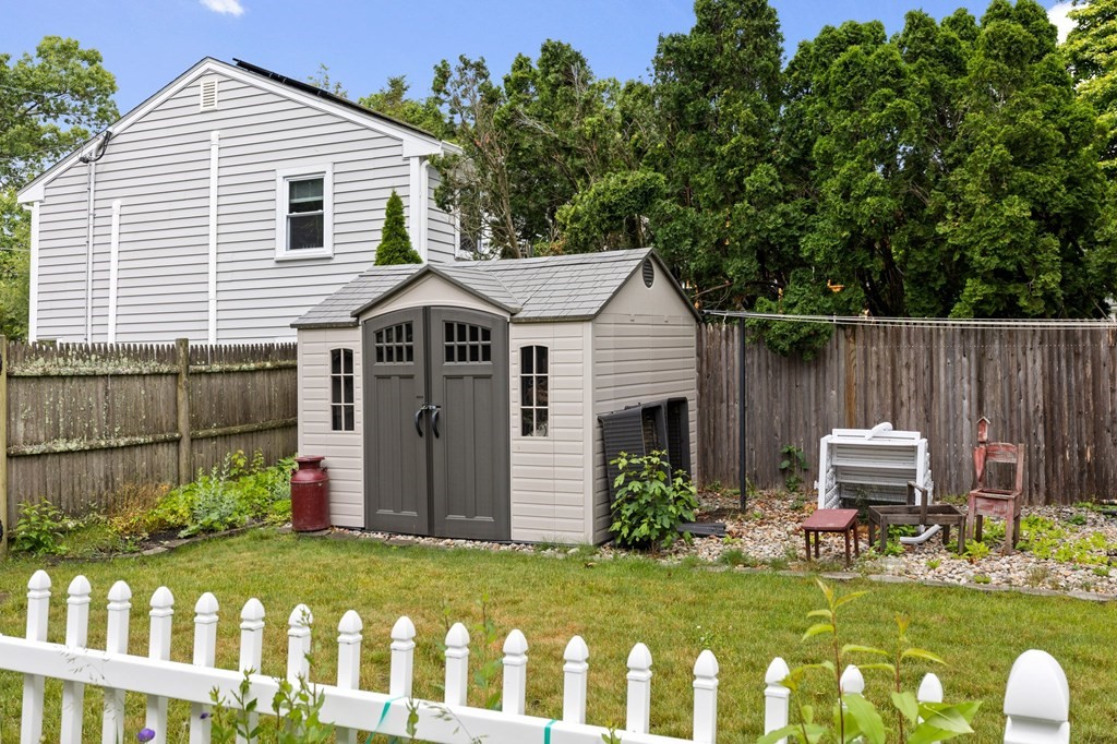 Brockton, Massachusetts, 02301, United States, 3 Bedrooms Bedrooms, ,2 BathroomsBathrooms,Residential,For Sale,1920767