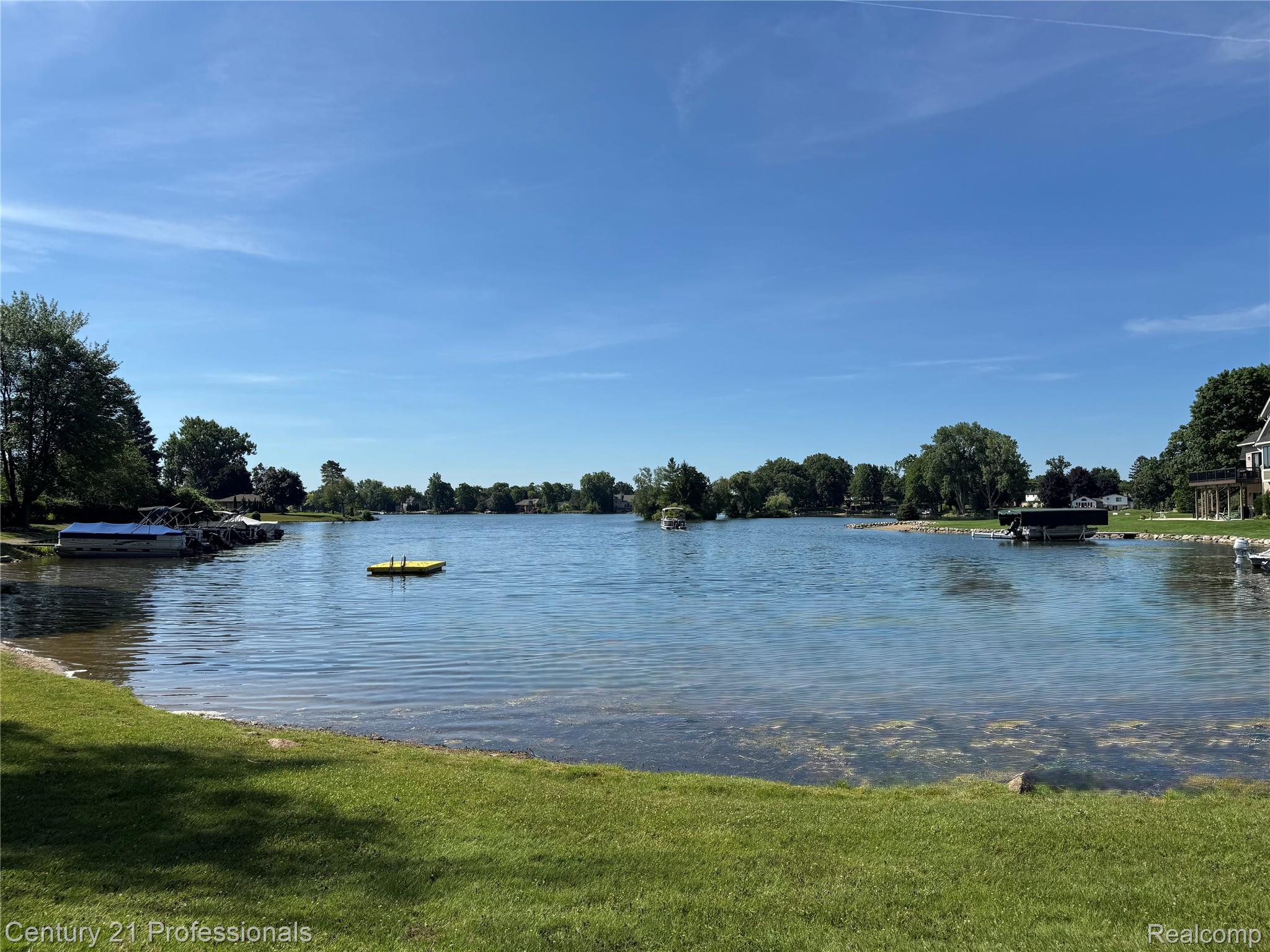 WhiteLake, Michigan, 48386, United States, 4 Bedrooms Bedrooms, ,4 BathroomsBathrooms,Residential,For Sale,1895235