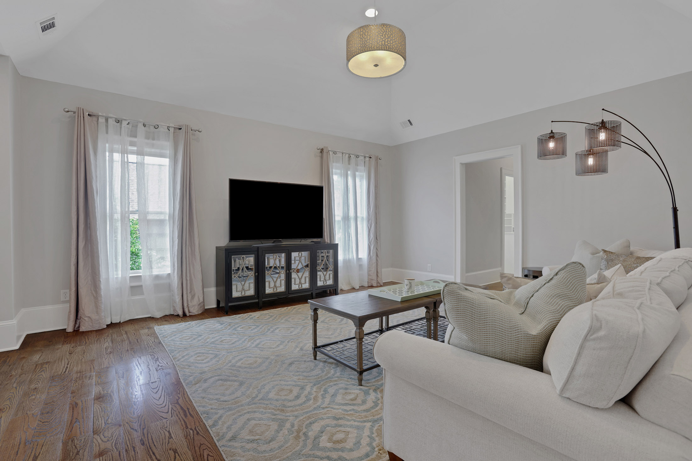  Sophisticated Brick Residence in Coveted Brookhaven Location - 物件實景
