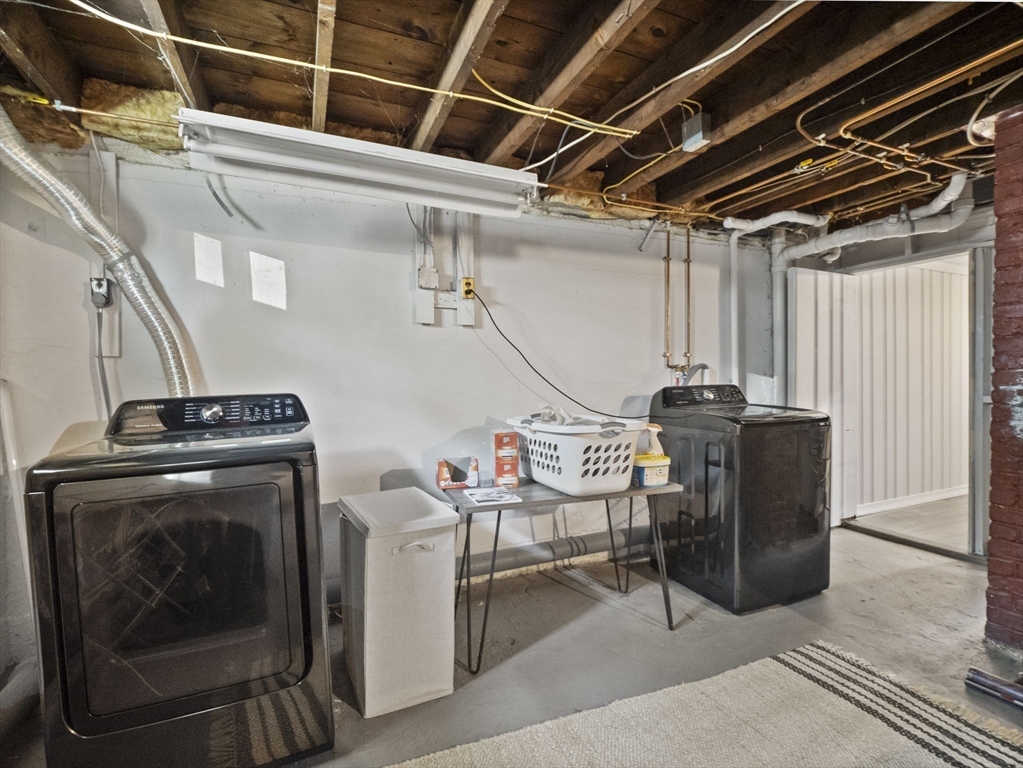 Peabody, Massachusetts, 01960, United States, 2 Bedrooms Bedrooms, ,1 BathroomBathrooms,Residential,For Sale,1930941