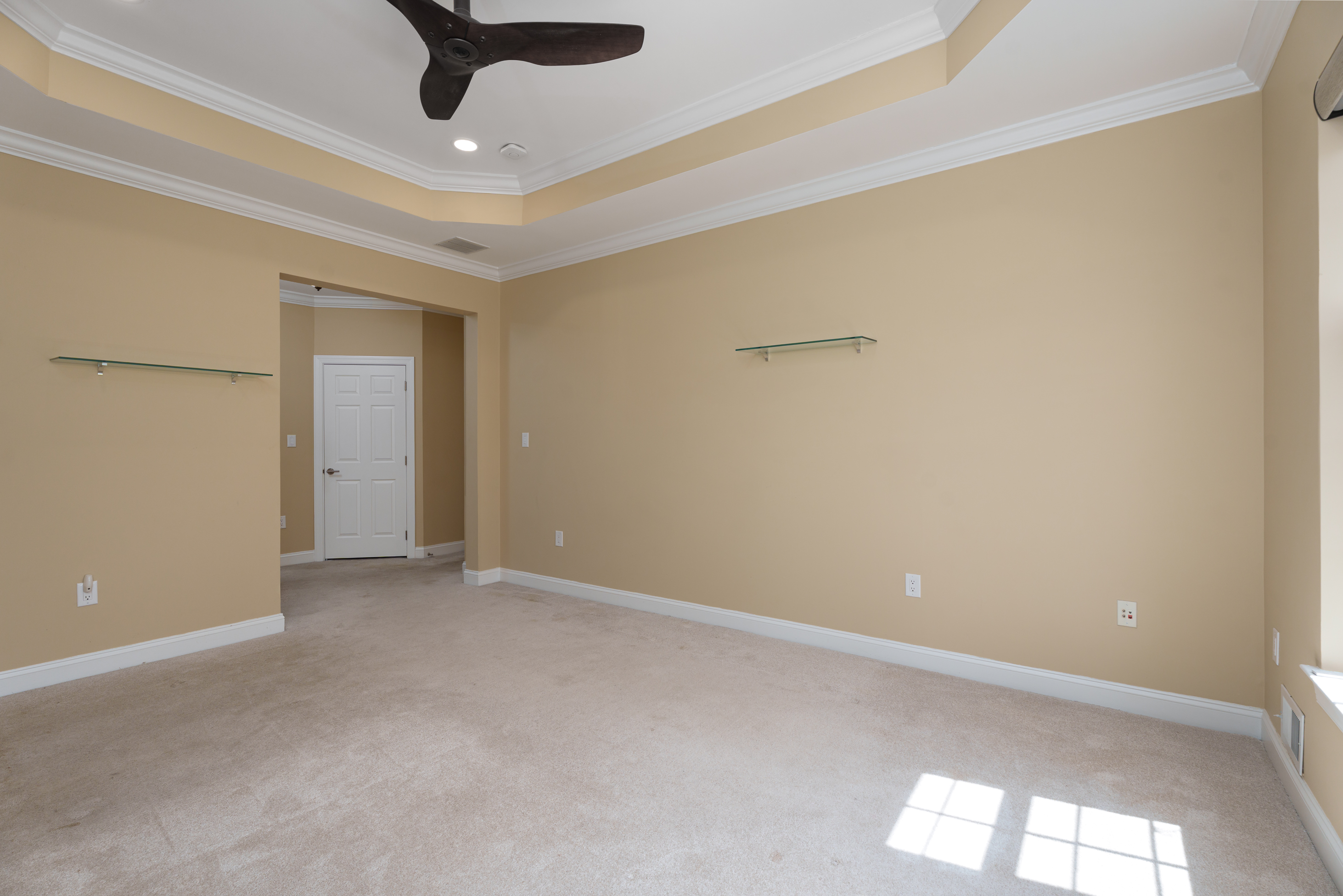  Classic Details, Open Design, and Thoughtful Finishes Throughout - 物件實景