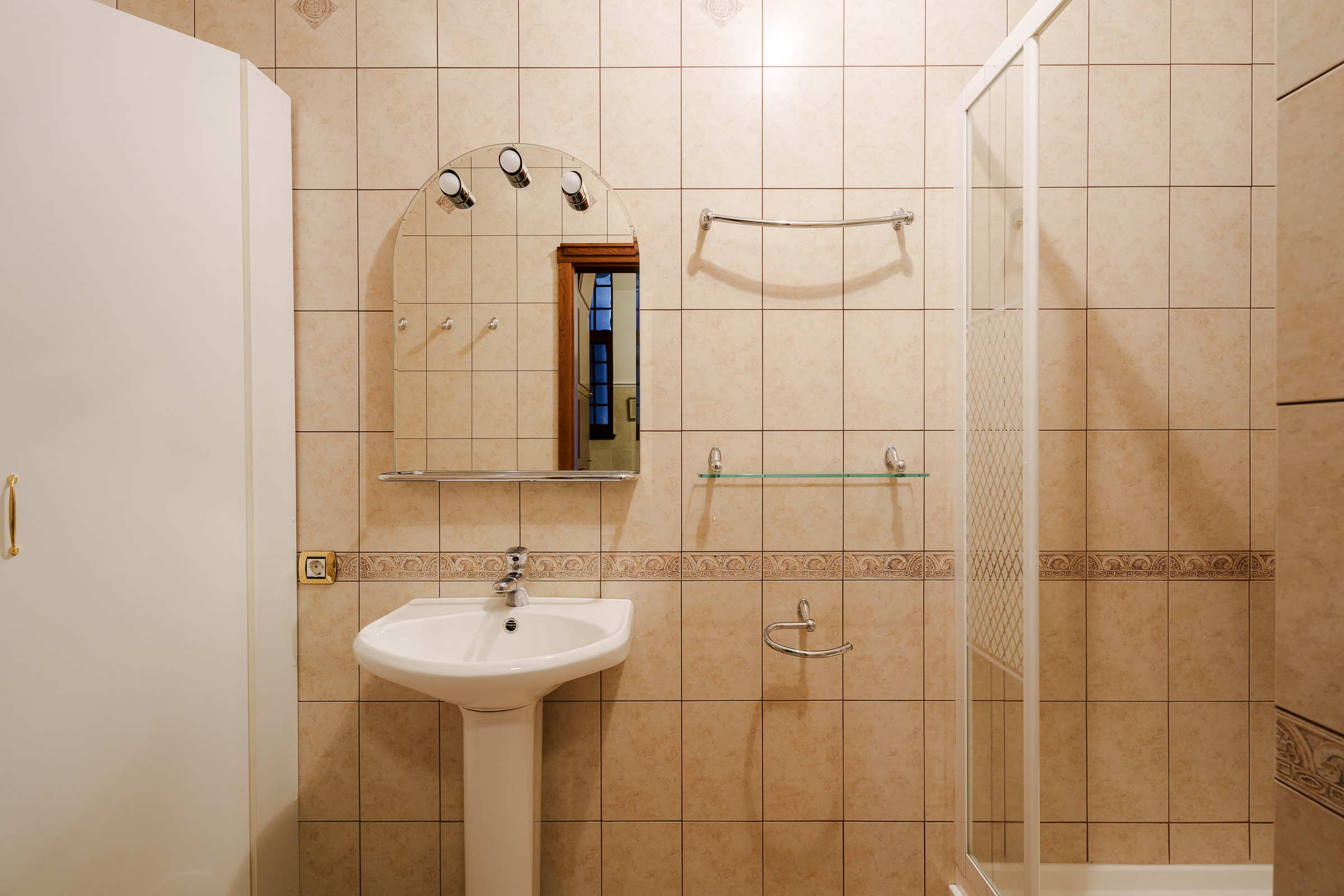  An elegant and spacious apartment in the Quiet Center - 物件實景