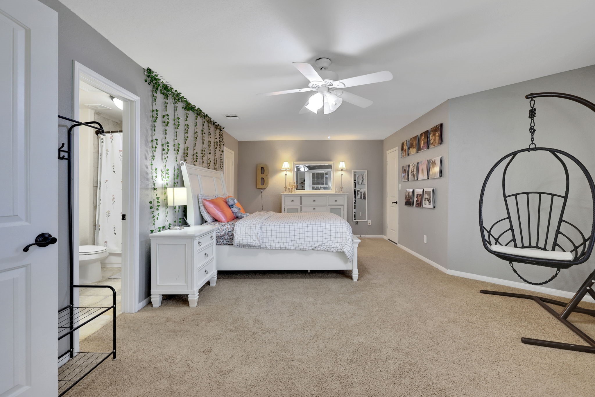 Mont Belvieu, Texas, 77523, United States, 5 Bedrooms Bedrooms, ,4 BathroomsBathrooms,Residential,For Sale,1906104