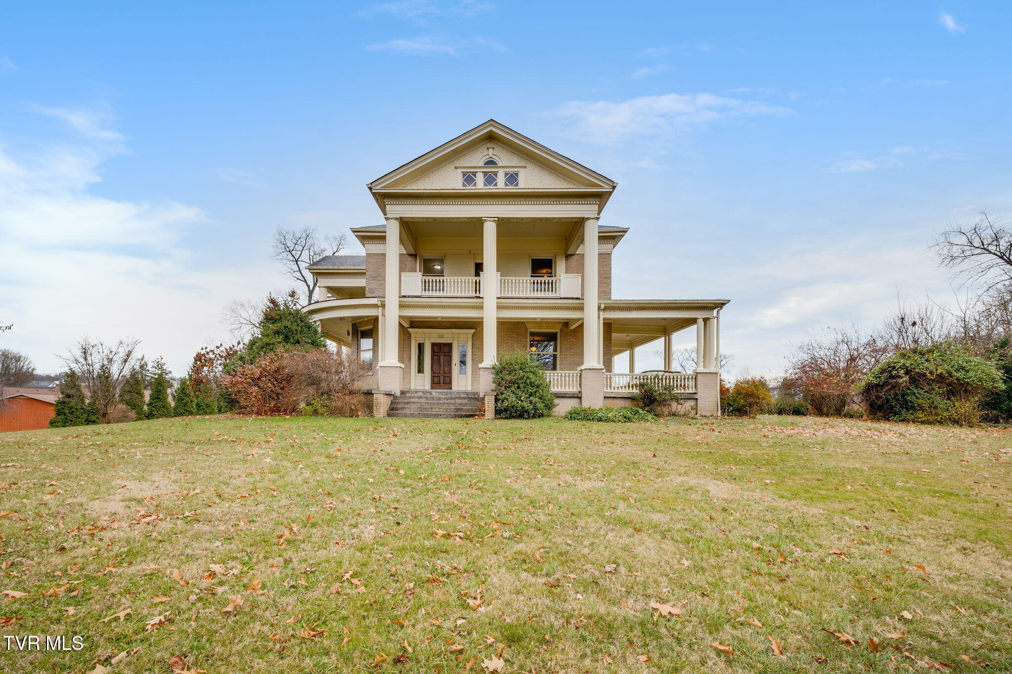 Bristol, Tennessee, 37620, United States, 4 Bedrooms Bedrooms, ,5 BathroomsBathrooms,Residential,For Sale,2005262