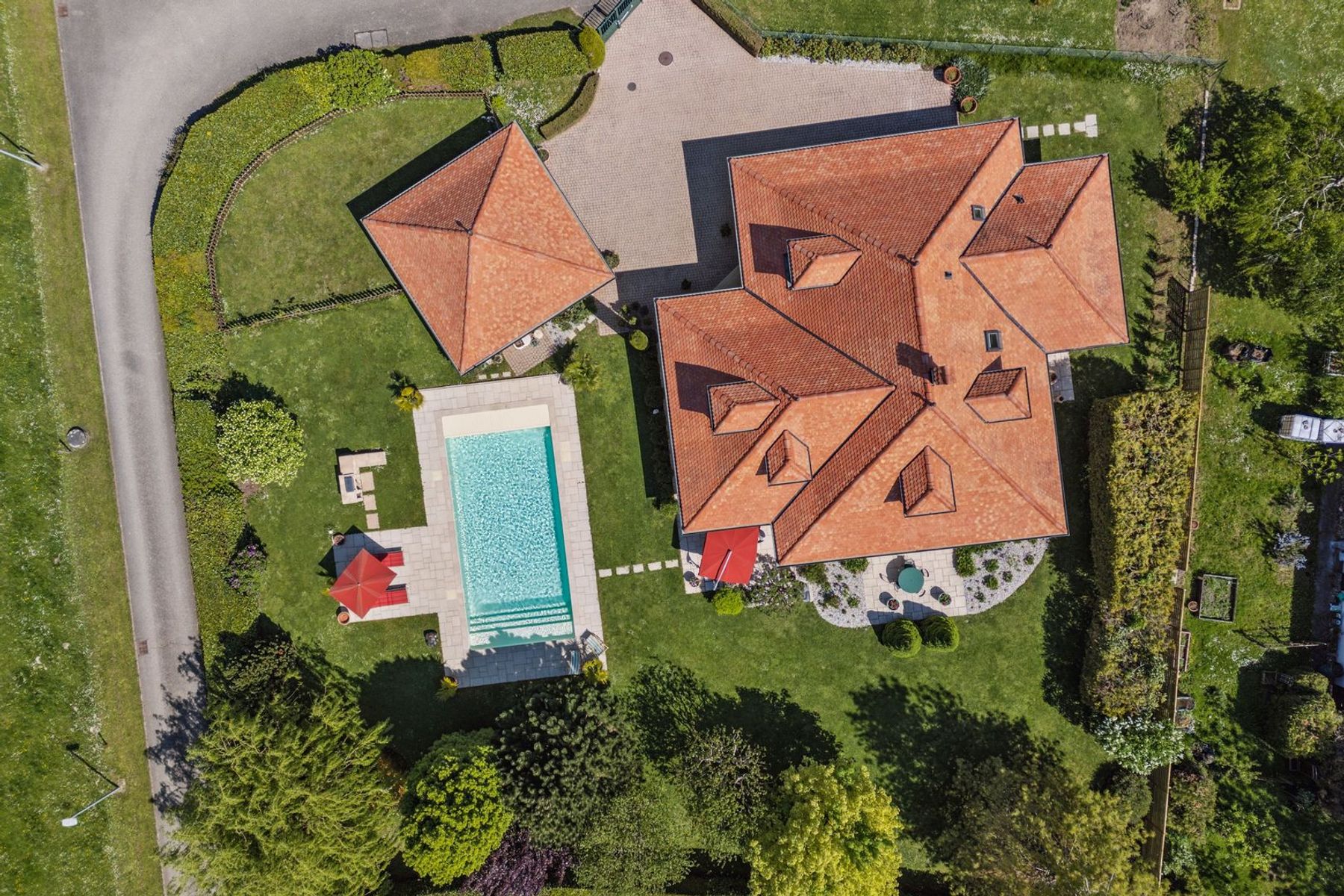  292 m², 6.5-room architect-designed villa on 1,792 m² of land - 物件實景