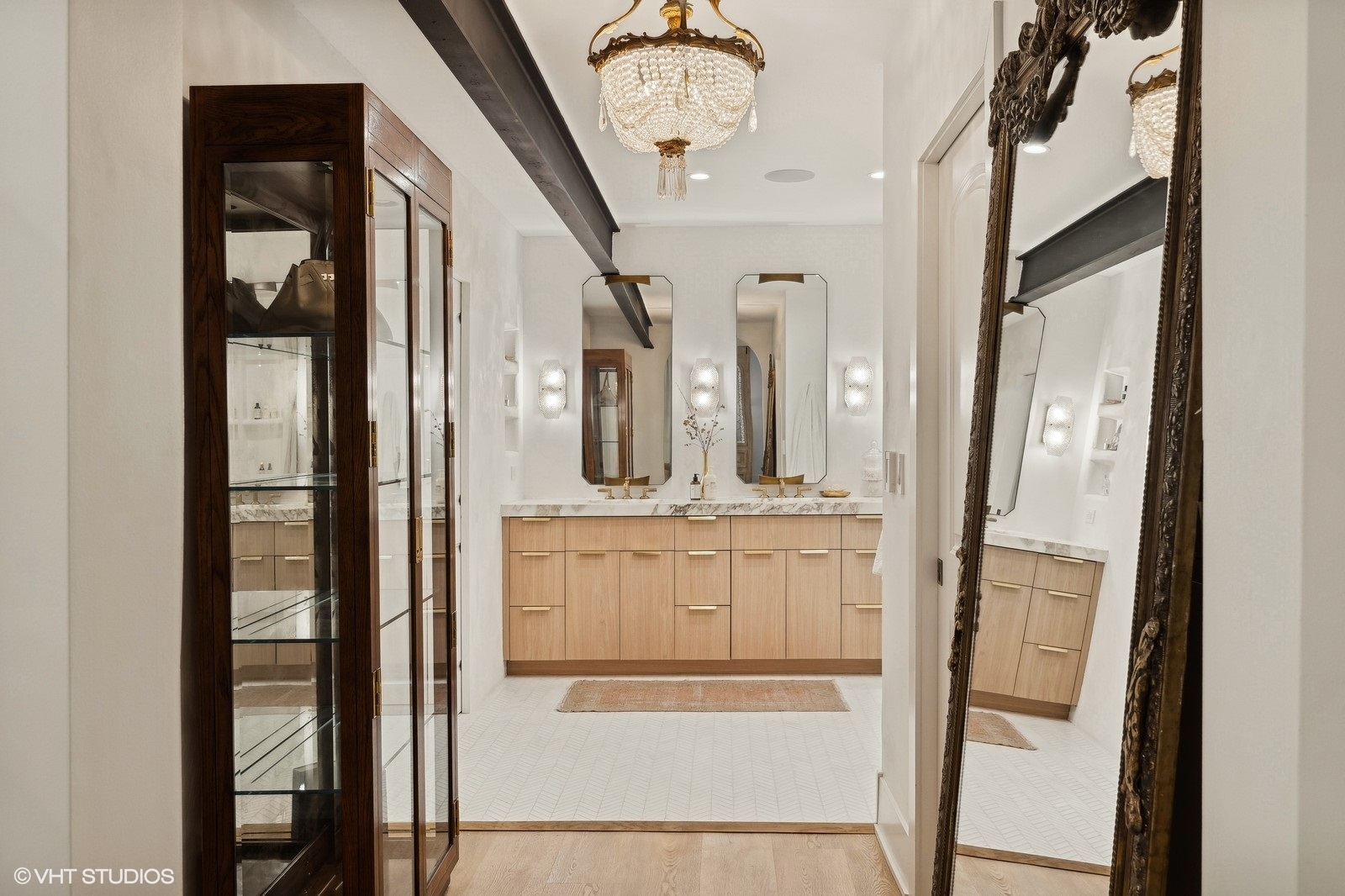 Chicago, Illinois, 60639, United States, 4 Bedrooms Bedrooms, ,4 BathroomsBathrooms,Residential,For Sale,1942244
