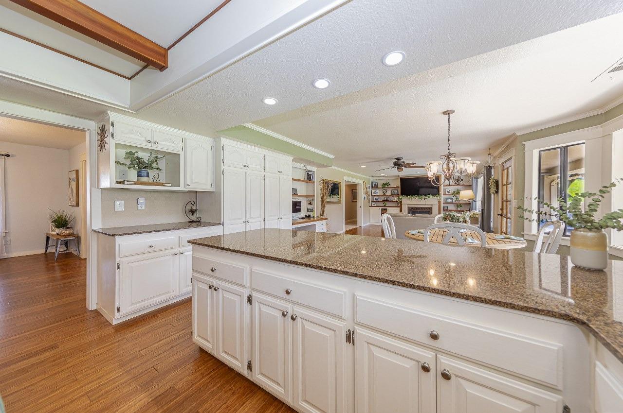 Oakhurst, California, 93644, United States, 3 Bedrooms Bedrooms, ,3 BathroomsBathrooms,Residential,For Sale,1977364