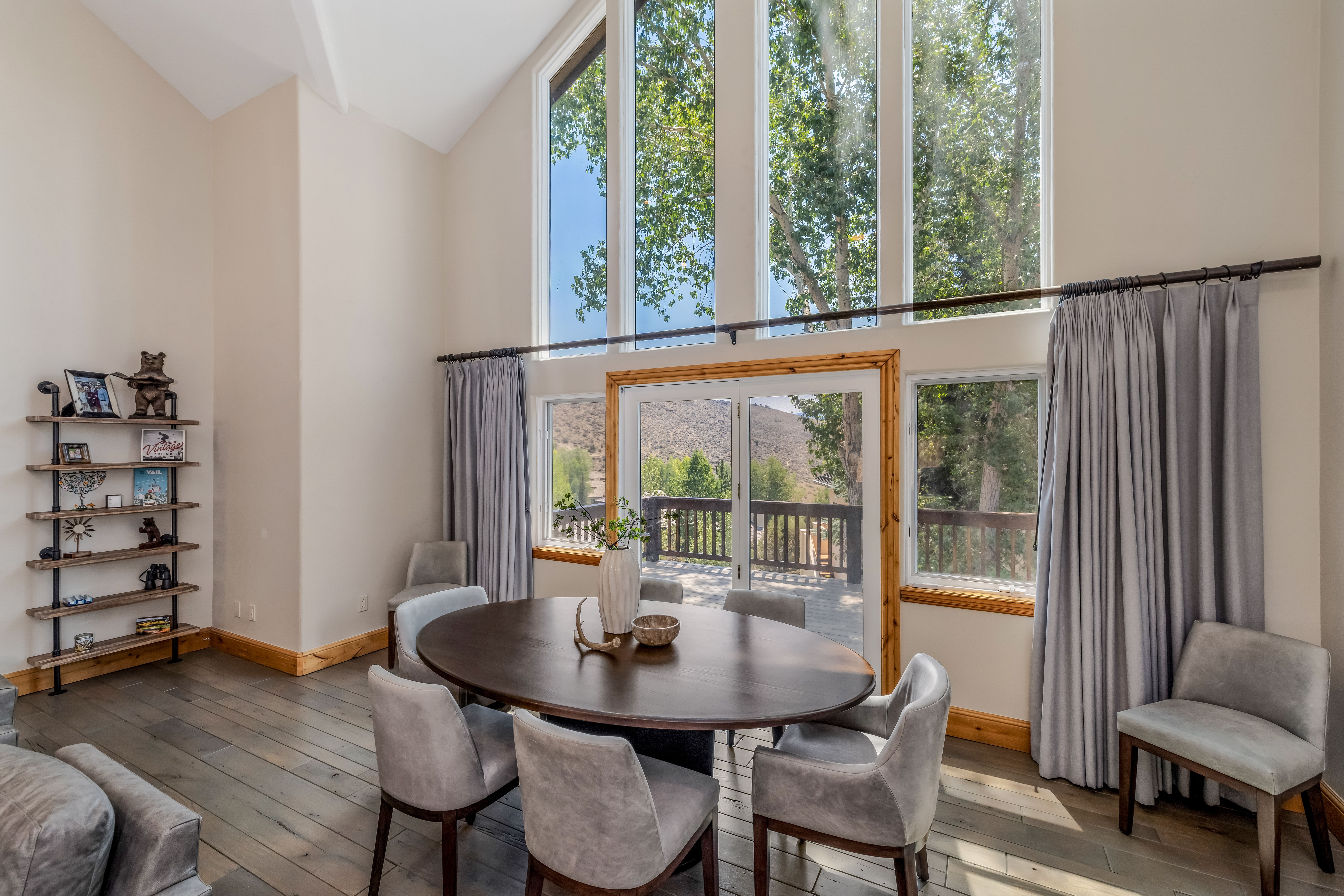  Spacious Five-Bedroom Residence with a Prime Ski-Slope View - 物件實景