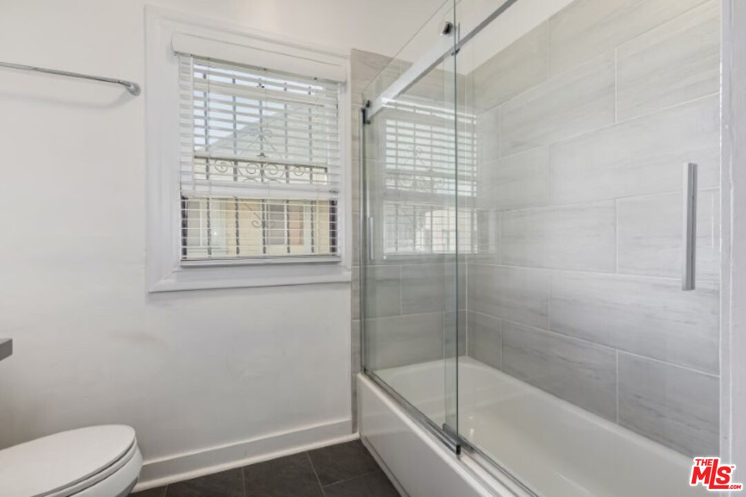 Los Angeles, California, 90007, United States, 15 Bedrooms Bedrooms, ,Residential,For Sale,1971327