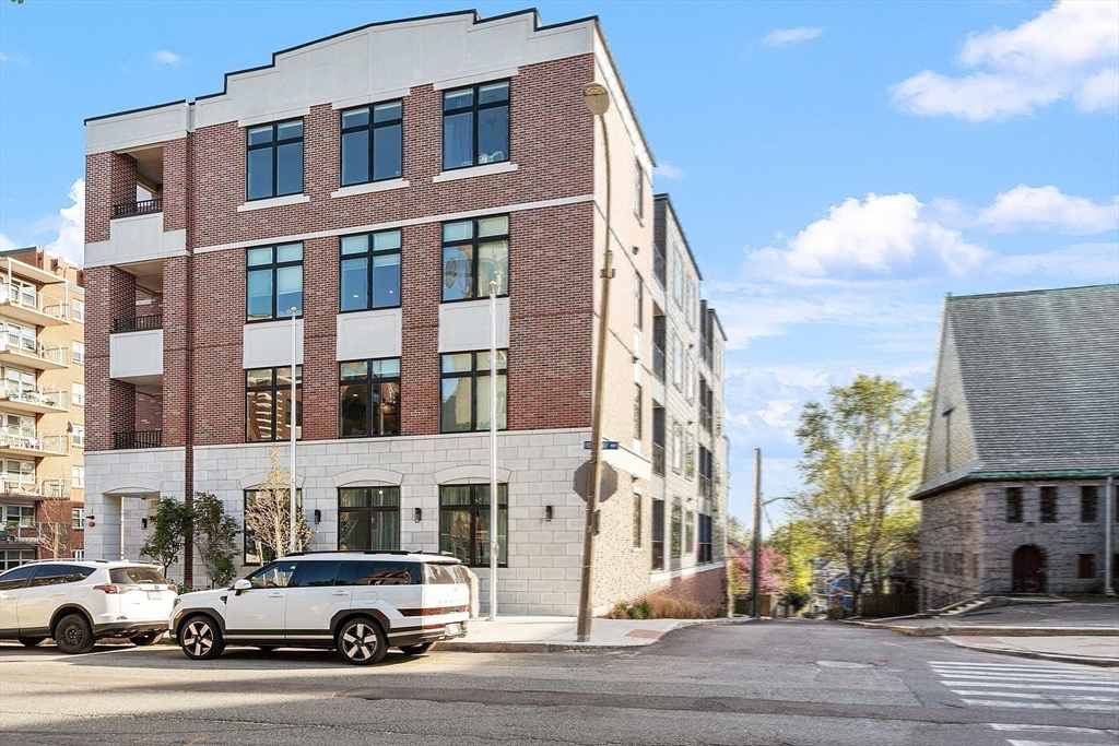 Somerville, Massachusetts, 02143, United States, 2 Bedrooms Bedrooms, ,2 BathroomsBathrooms,Residential,For Sale,1938695