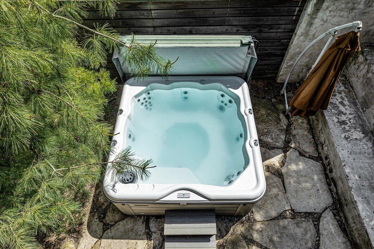 Michiana Shores, Indiana, 46360, United States, 5 Bedrooms Bedrooms, ,4 BathroomsBathrooms,Residential,For Sale,1949684