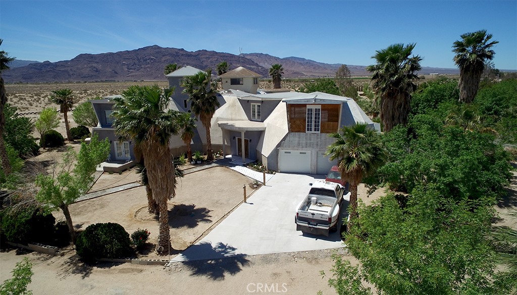 Newberry Springs, California, 92365, United States, 4 Bedrooms Bedrooms, ,6 BathroomsBathrooms,Residential,For Sale,1990195