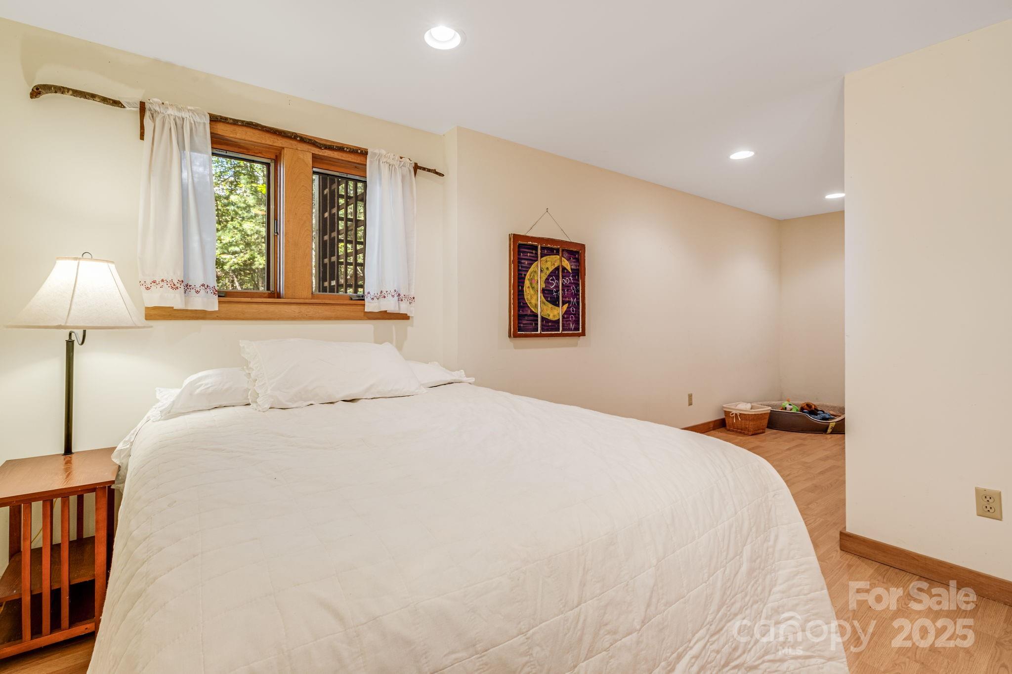 Little Switzerland, North Carolina, 28752, United States, 3 Bedrooms Bedrooms, ,3 BathroomsBathrooms,Residential,For Sale,1949808