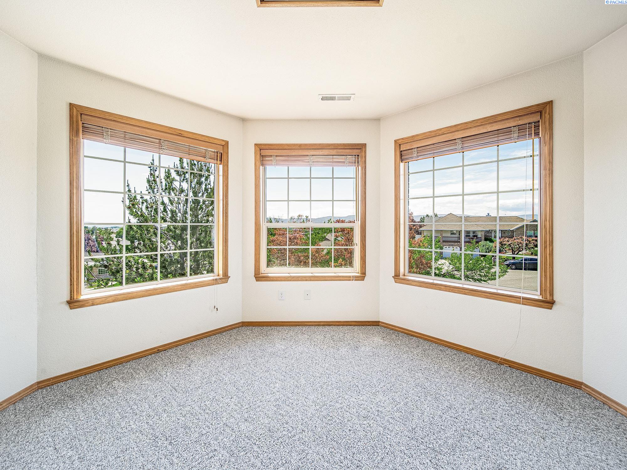 Yakima, Washington, 98908-0000, United States, 4 Bedrooms Bedrooms, ,2 BathroomsBathrooms,Residential,For Sale,1827891