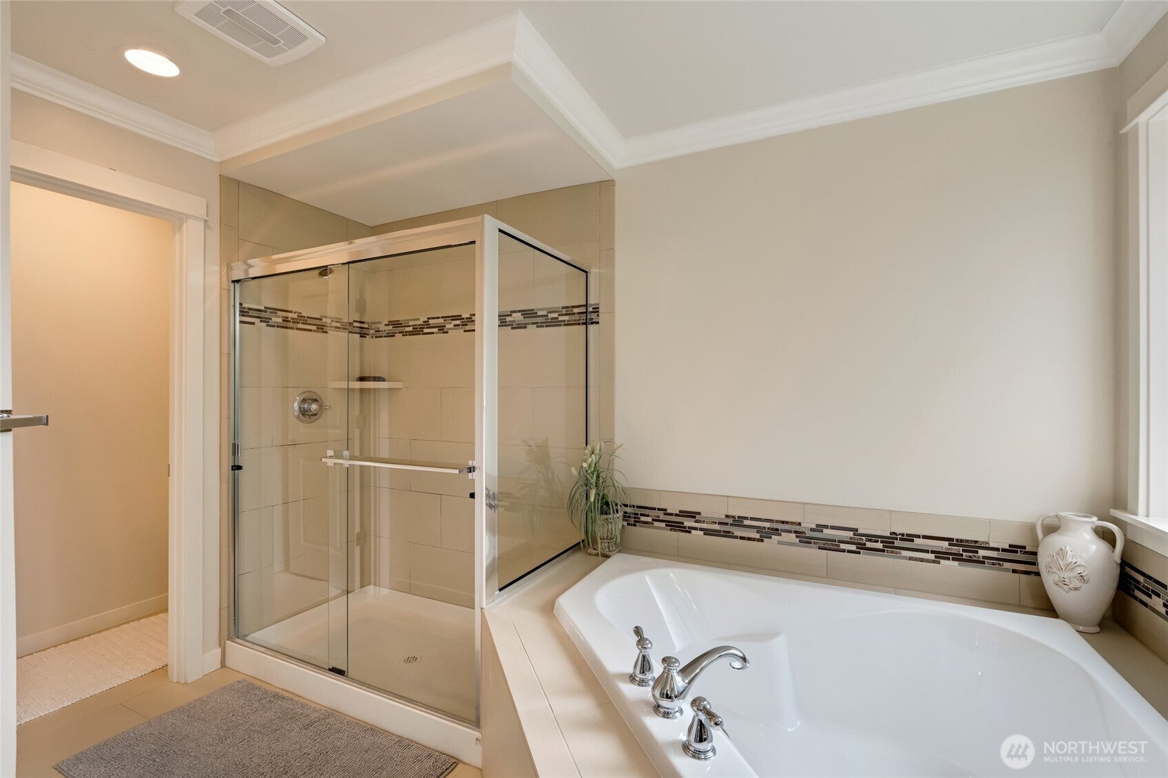 Lynnwood, Washington, 98037, United States, 5 Bedrooms Bedrooms, ,4 BathroomsBathrooms,Residential,For Sale,1979016