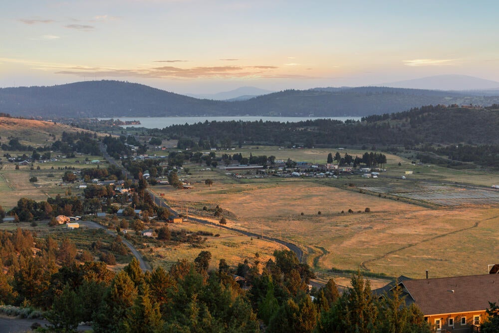 Klamath Falls, Oregon, 97601, United States, 3 Bedrooms Bedrooms, ,4 BathroomsBathrooms,Residential,For Sale,1794380