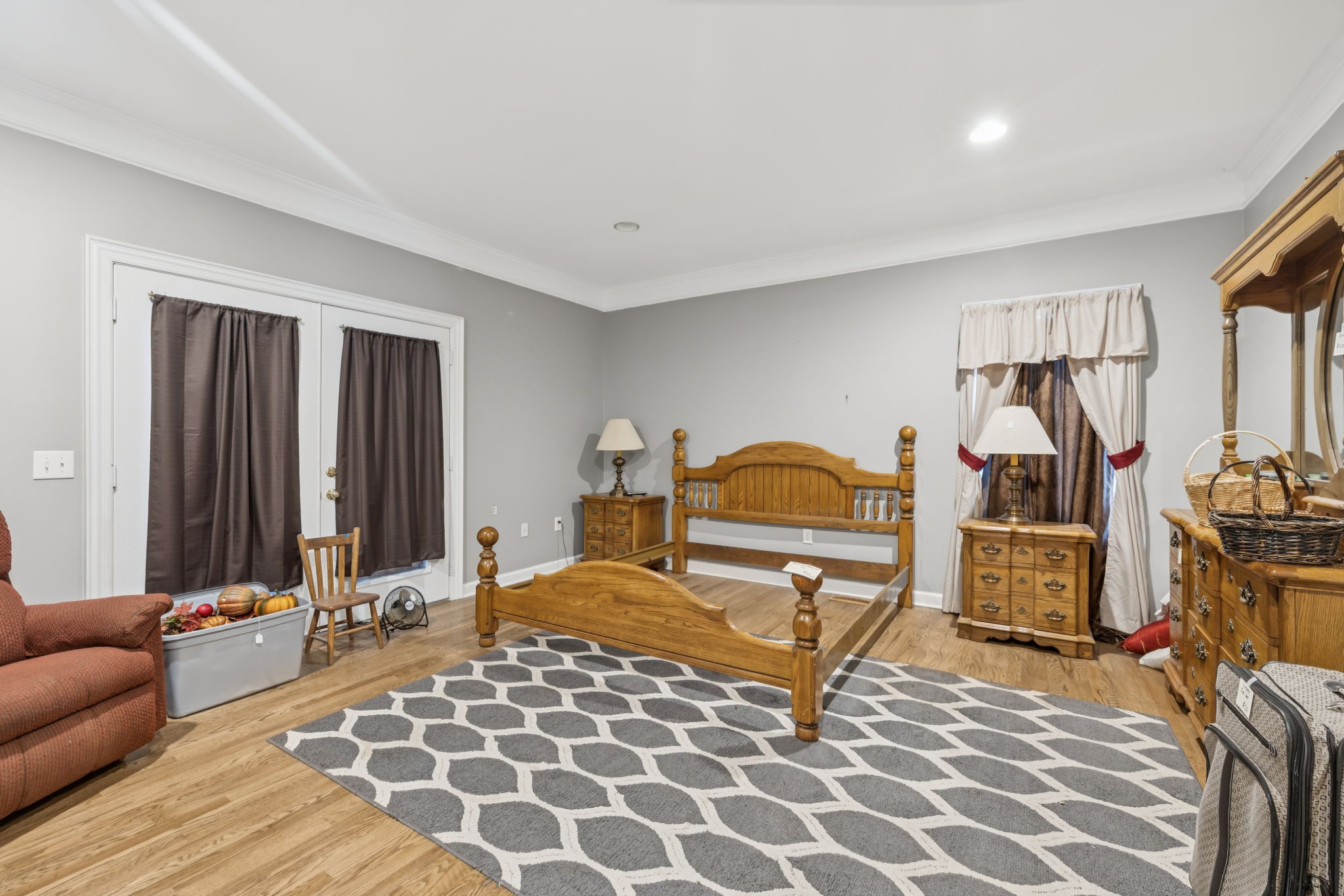 Lawrenceburg, Tennessee, 38464, United States, 5 Bedrooms Bedrooms, ,4 BathroomsBathrooms,Residential,For Sale,1967906