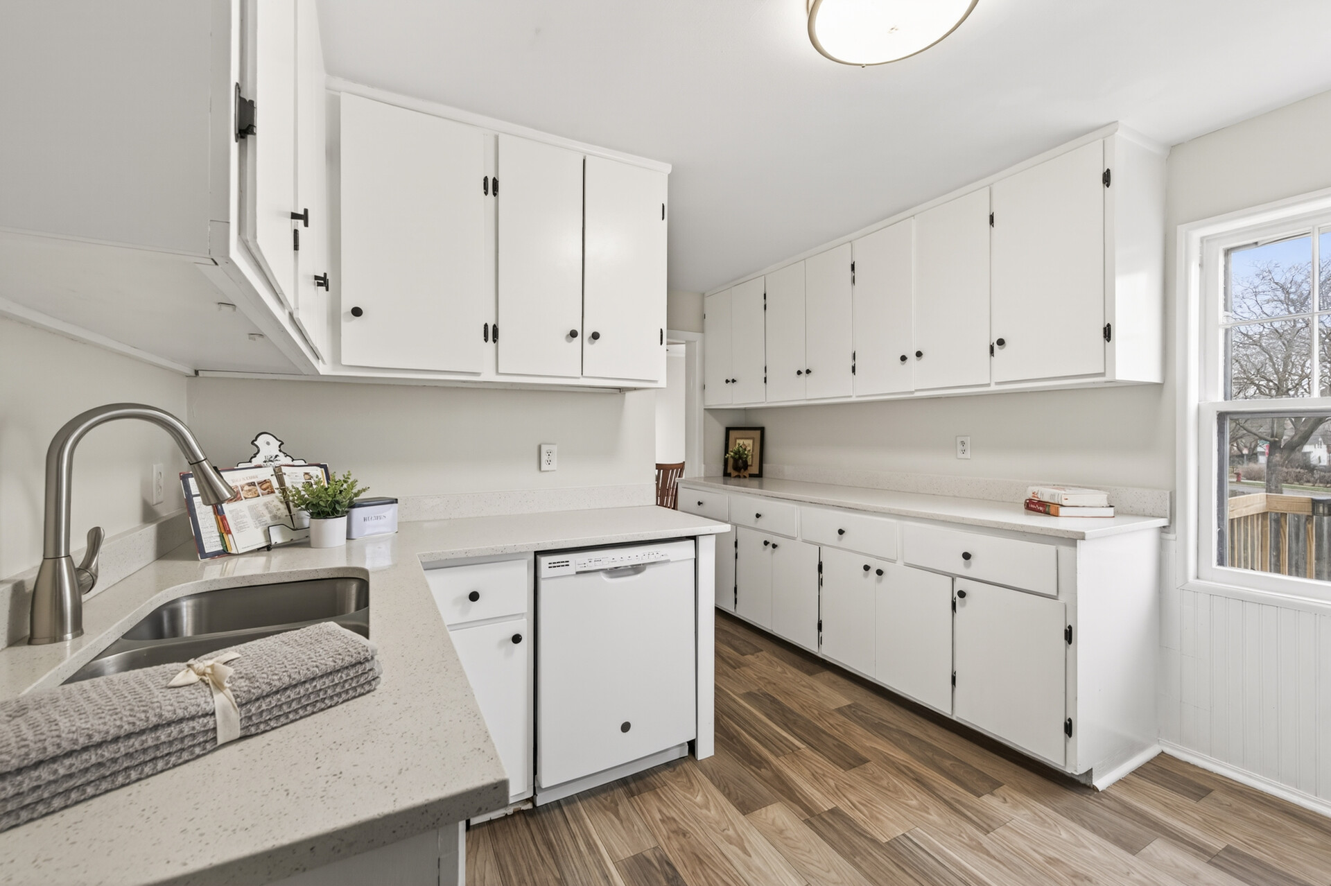  Classic West Side Bungalow with Modern Updates - 物件實景